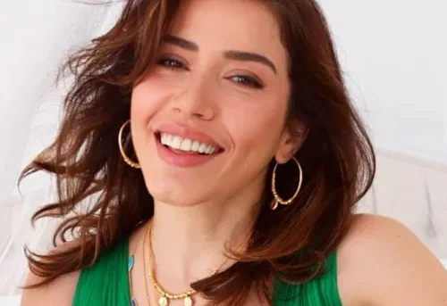 Burcu Gunes - Yalan Şarkı Sözleri - Hi