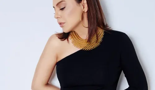 Ebru Gündeş - Özledim seni Şarkı Sözleri - Hi