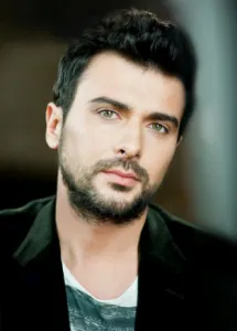 Gökhan Tepe - Emrine Amade Şarkı Sözleri - Hi