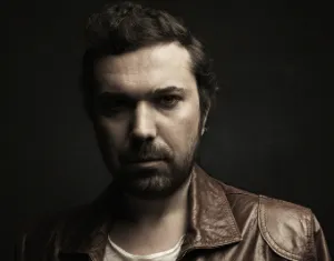 Halil Sezai - Sen Hiç Ona Benzemesen de Şarkı Sözleri - Hi