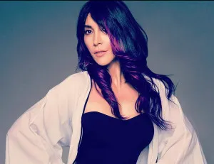 Hande Yener - Biraz Özgürlük Şarkı Sözleri - Hi